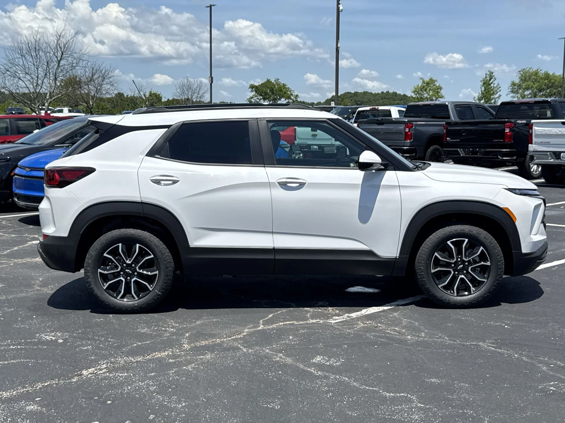 New 2026 Iridescent Pearl Tricoat Chevrolet ACTIV image 35