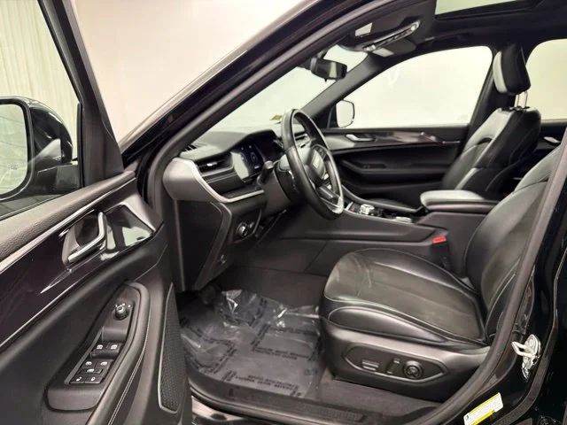 Used 2021 Black Jeep Altitude image 11