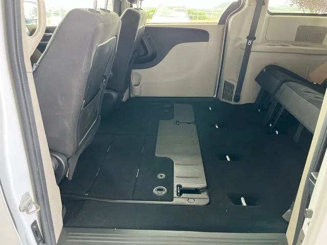 Used 2019 White Knuckle Clearcoat Dodge SE image 42