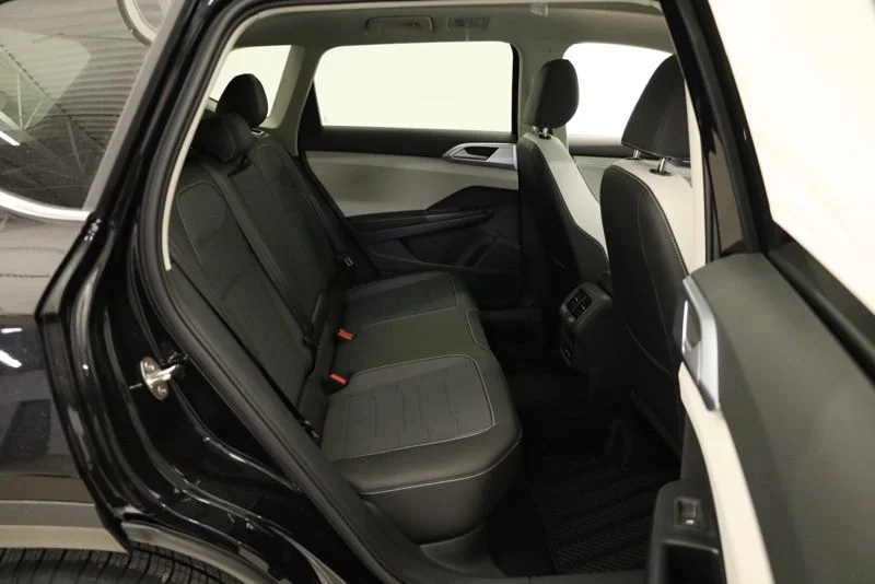 New 2026 Black Volkswagen 1.5T SE image 34