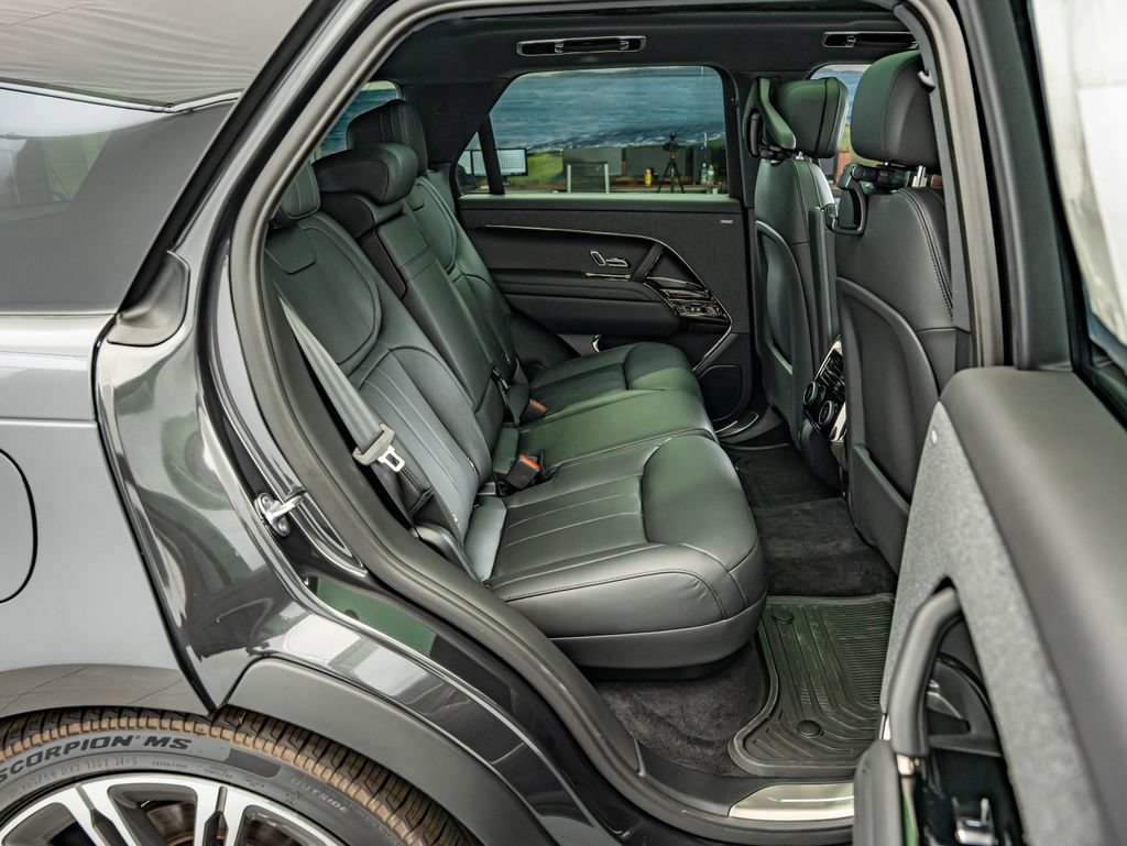 New 2026 Carpathian Grey Land Rover Dynamic SE image 34