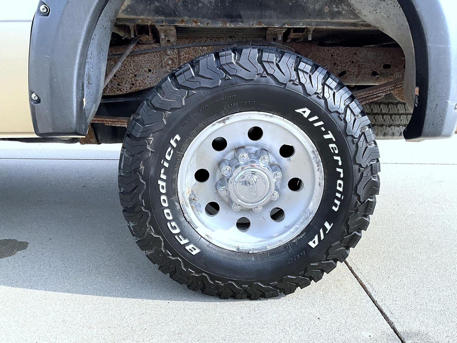 Used 2001 White Ford Lariat image 25