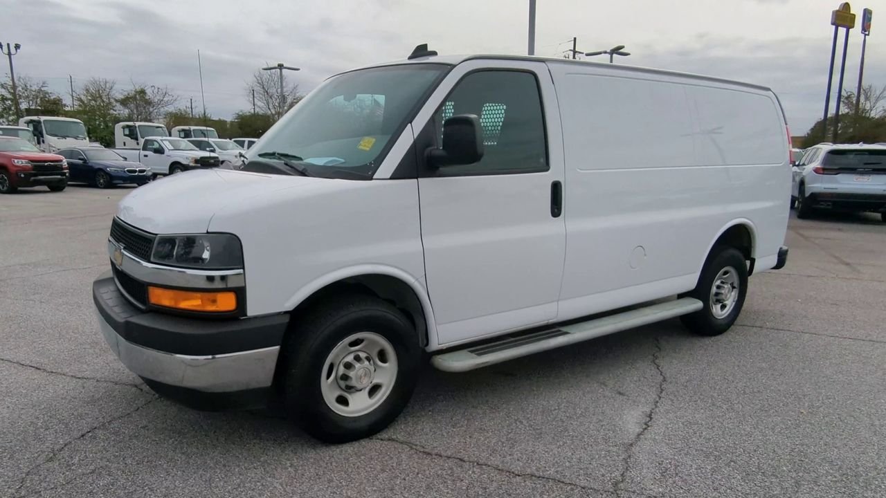2024 GMC Savana Cargo Work Van - Photo 26