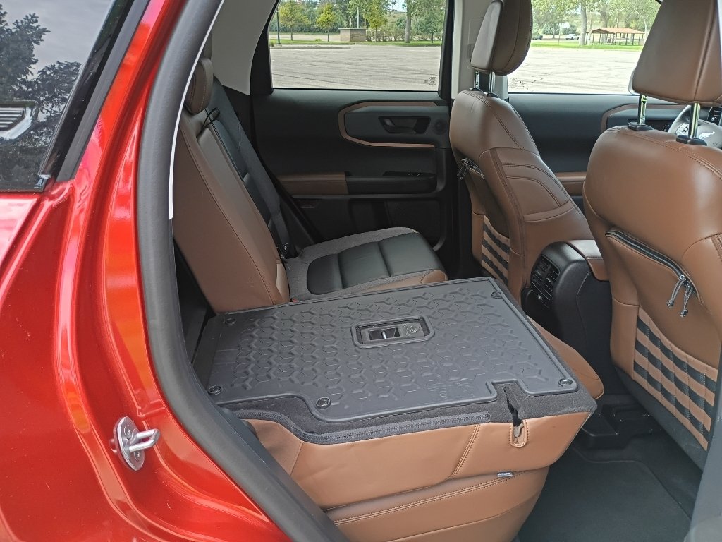 Used 2022 Hot Pepper Red Tinted Clearcoat Ford Outer Banks image 16