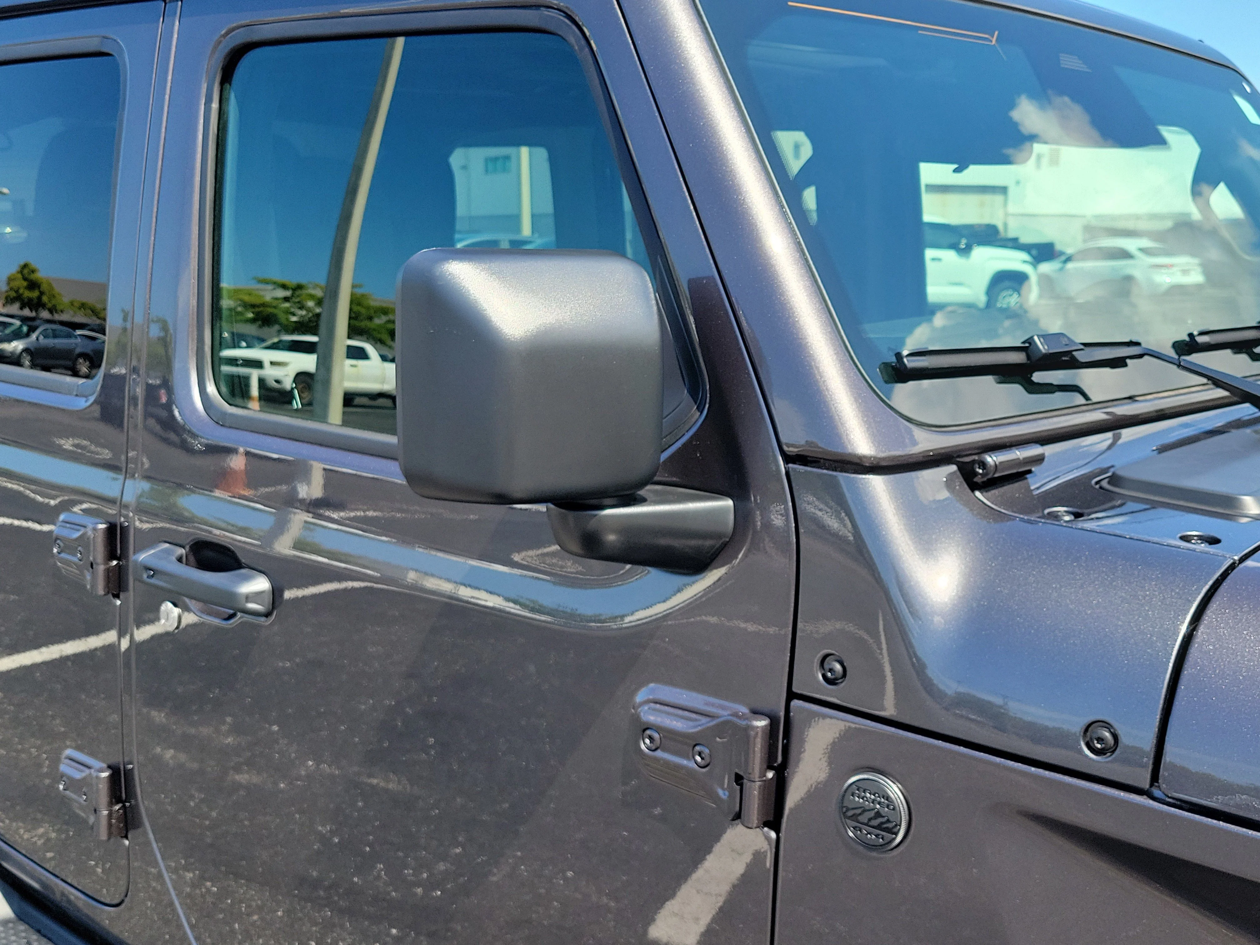 New 2026 Granite Crystal Metallic Clearcoat Jeep Sport S image 9