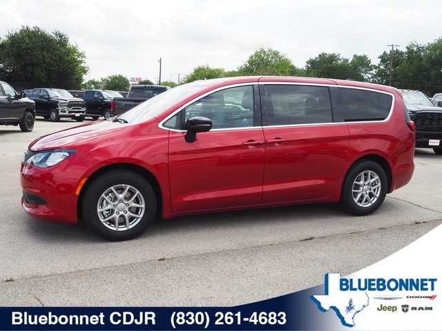 2025 Chrysler Voyager LX