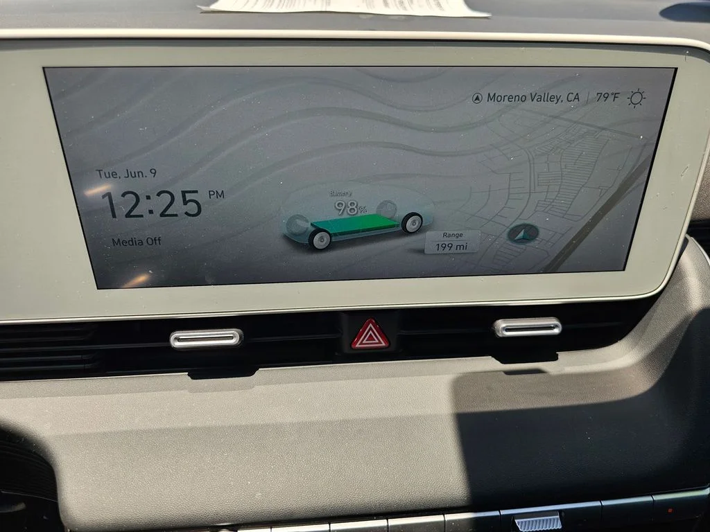 Used 2024 Green Hyundai SE image 30