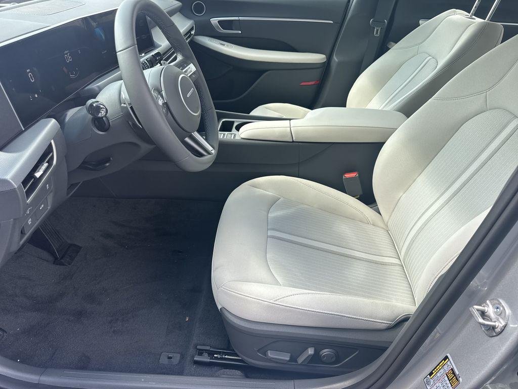 New 2026 Silver Hyundai SEL Sport image 9