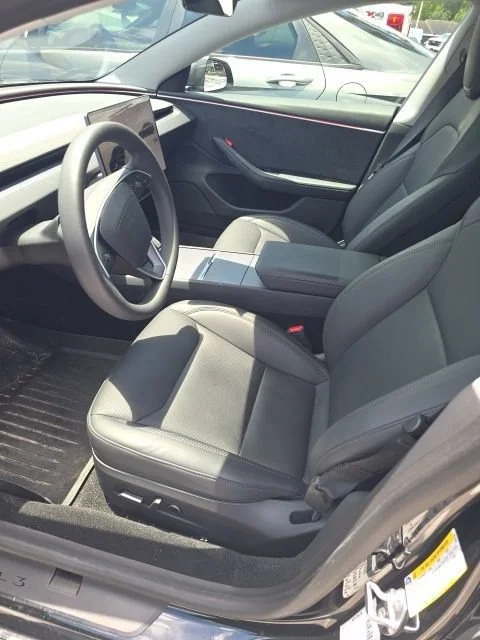 Used 2025  Tesla Long Range image 7