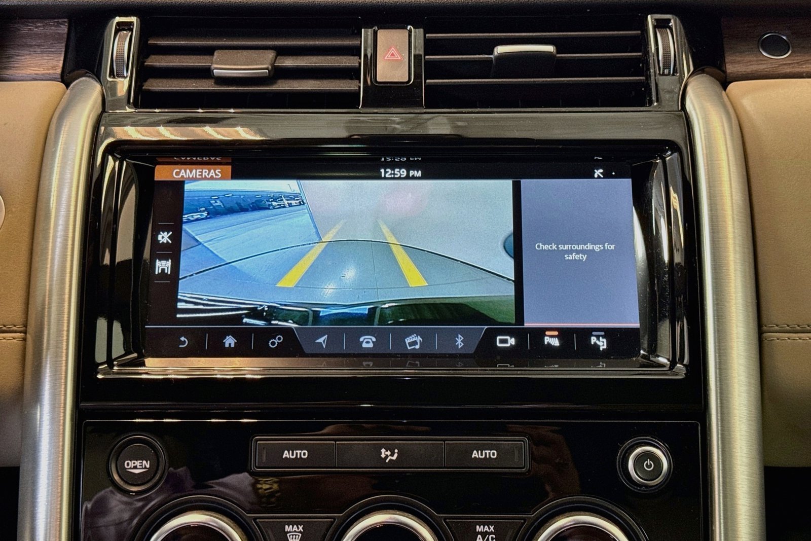 Used 2019 Santorini Black Metallic Land Rover HSE image 14