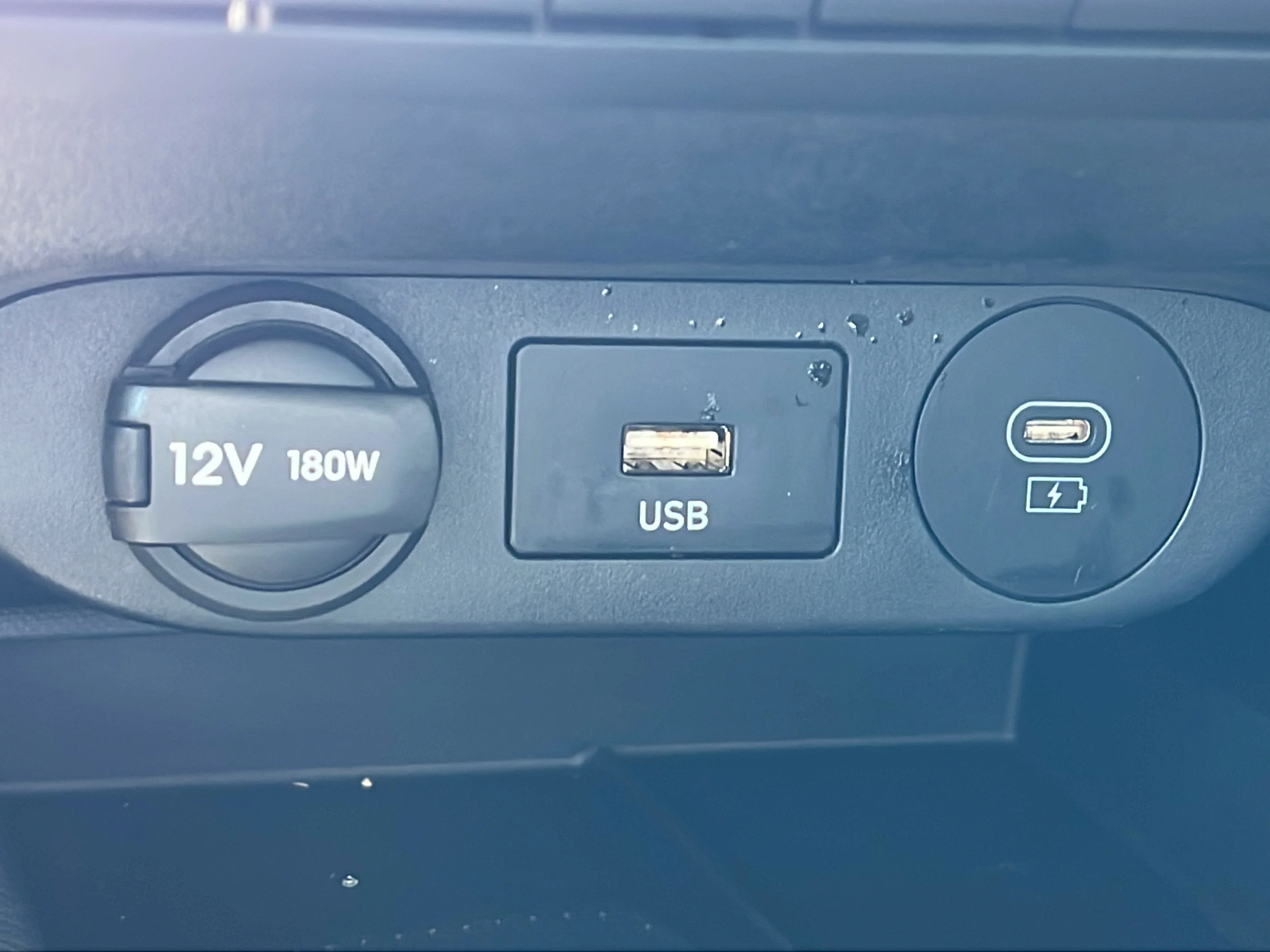 Used 2024 Fluid Metal Hyundai Limited image 18