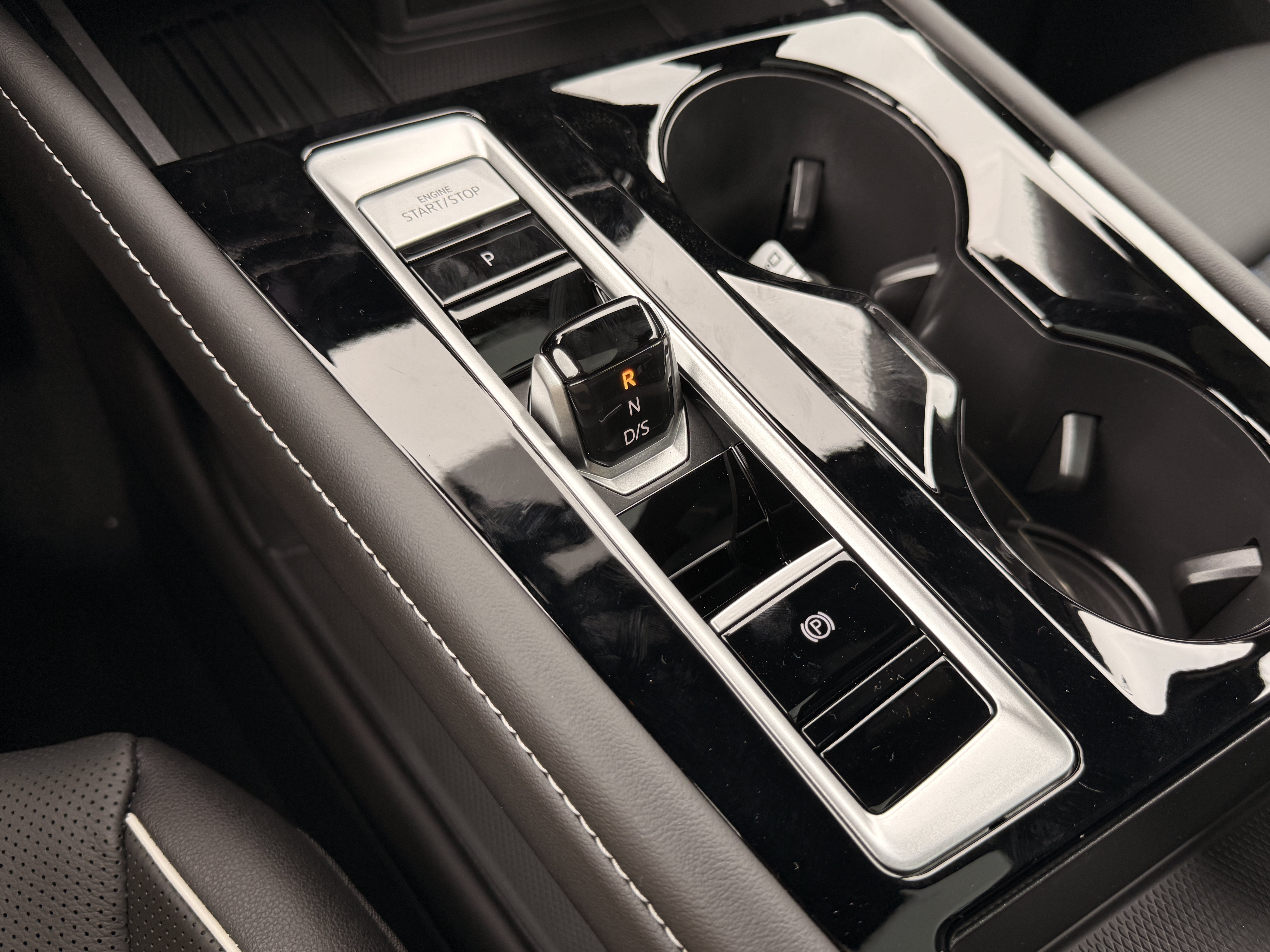 New 2026 Pure Gray Volkswagen 2.0T SEL Premium R-Line image 5