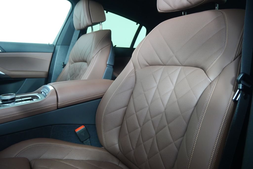 Used 2027 Green Metallic BMW xDrive40i image 10