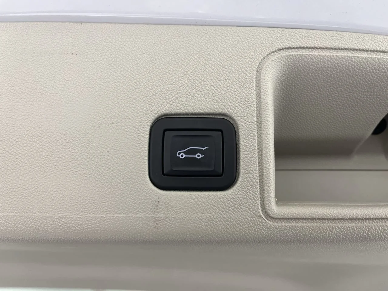 Used 2024 White Frost Tricoat GMC Denali image 35