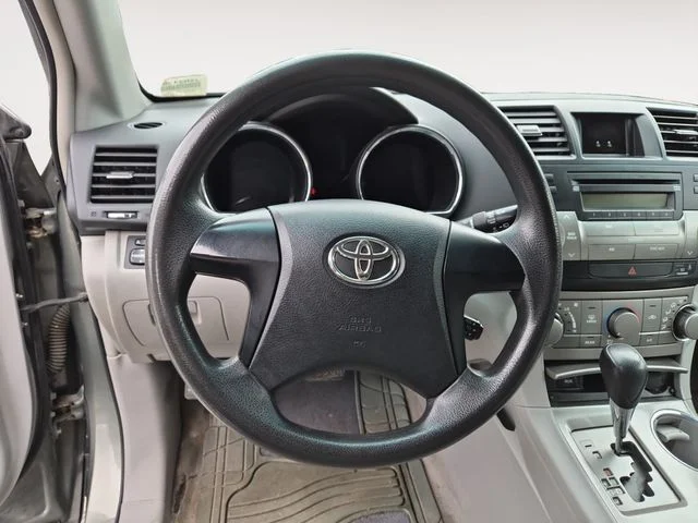Used 2010 Cypress Pearl Toyota Base image 13