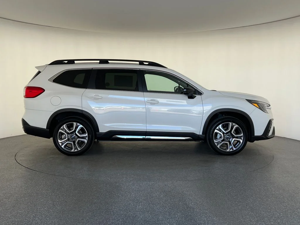 New 2026 CRYSTAL WHITE PEARL Subaru Limited 7-Passenger image 2