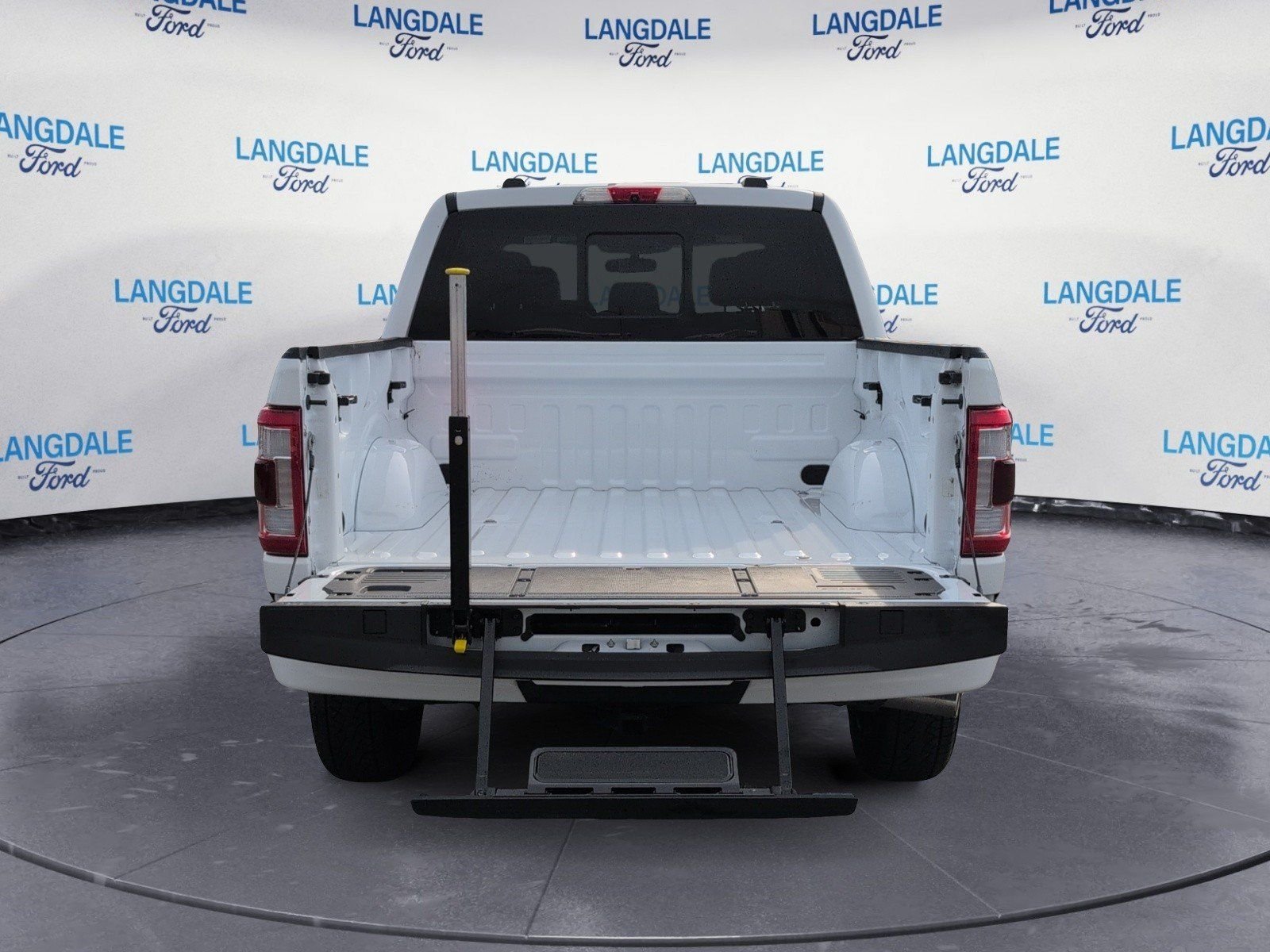 Used 2022 Oxford White Ford Lariat image 8