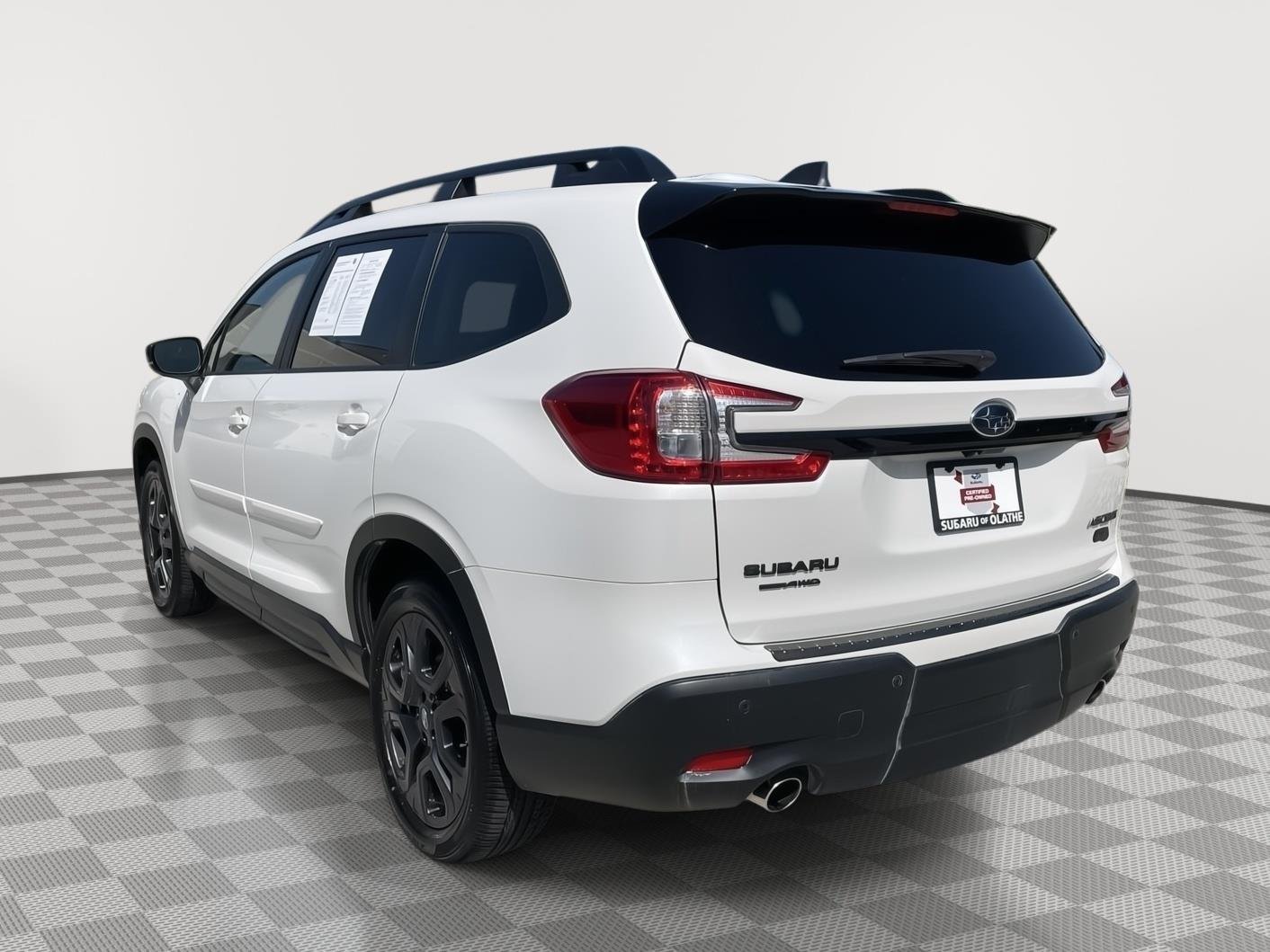 Used 2026 Crystal White Pearl Subaru Onyx Edition Touring image 14