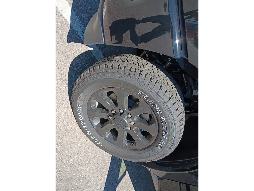 New 2026 Diamond Black Crystal Pearl-Coat Exterior Paint RAM Laramie image 40