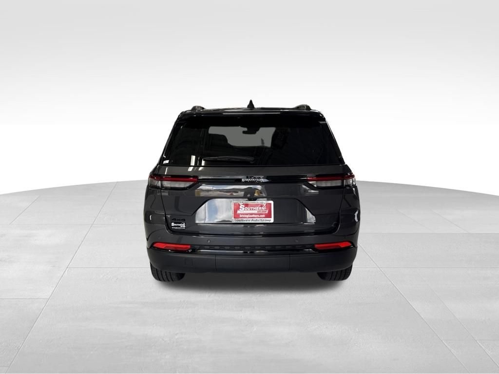 Used 2025 Gray Jeep Altitude X image 3
