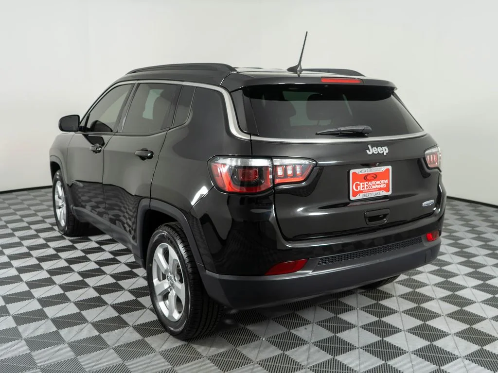 Used 2018 Black Jeep Latitude image 4