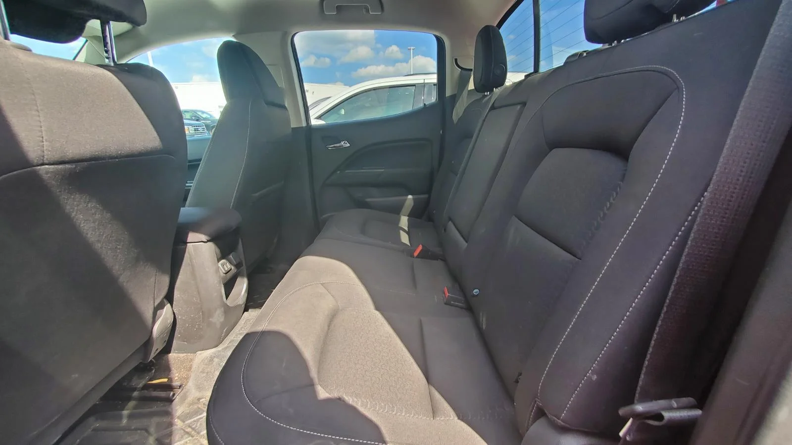 Used 2018 RED QUARTZ TINTCOAT GMC 2WD SLE image 5