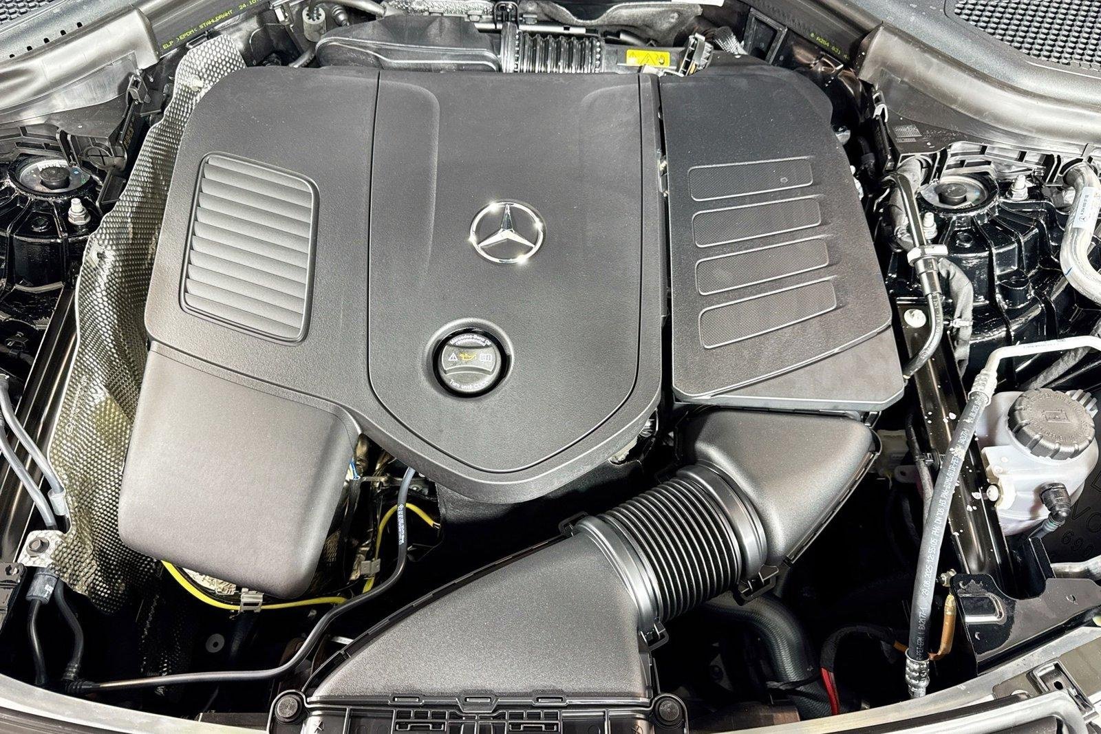 New 2026 Black Mercedes-Benz GLC 300 image 28