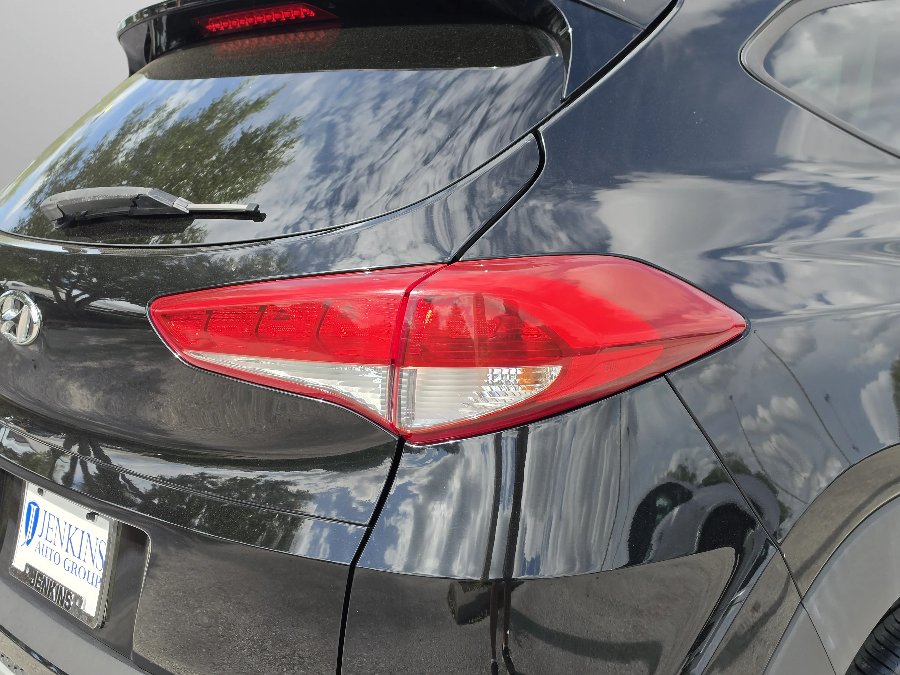 Used 2018 Black Noir Pearl Hyundai Value image 14
