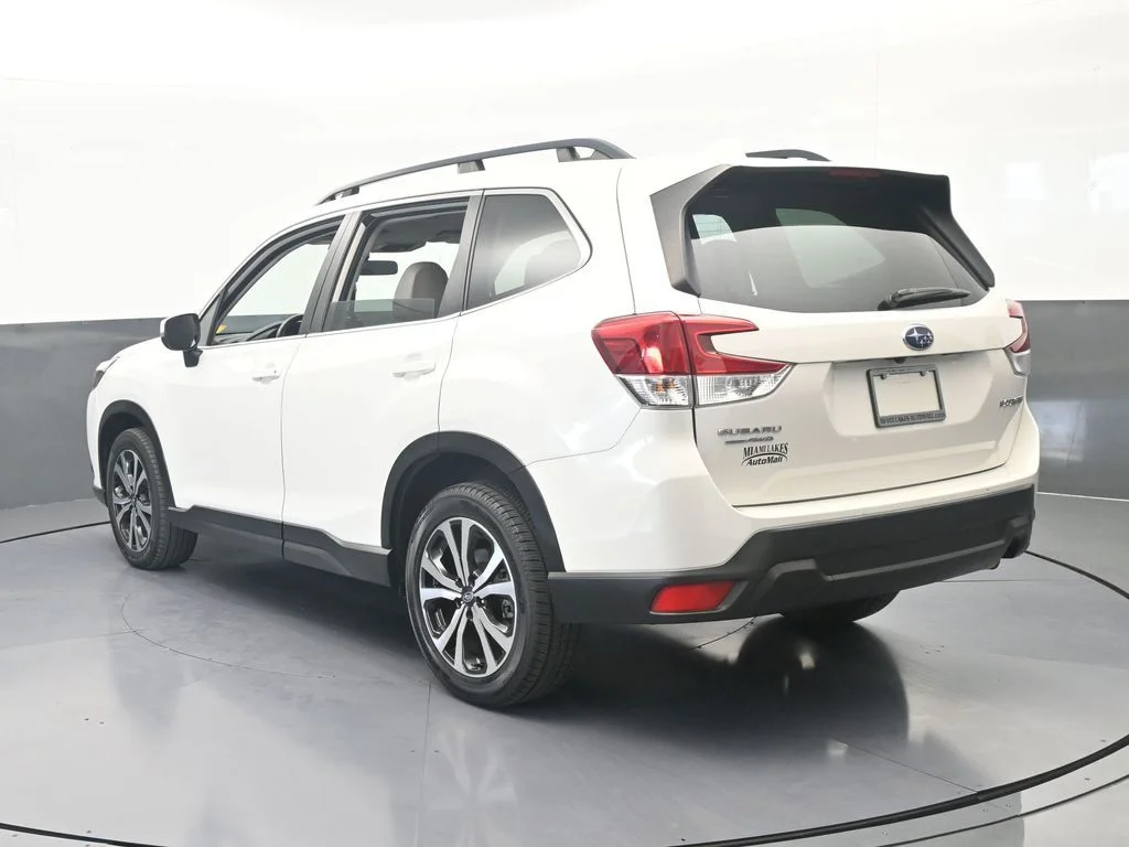 Used 2022 Crystal White Pearl Subaru Limited image 4