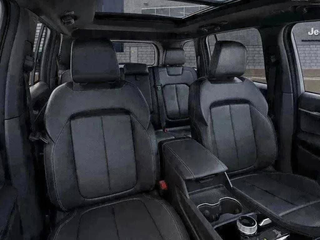 New 2026 Baltic Gray Metallic Clear-Coat Exterior Paint Jeep Limited image 15