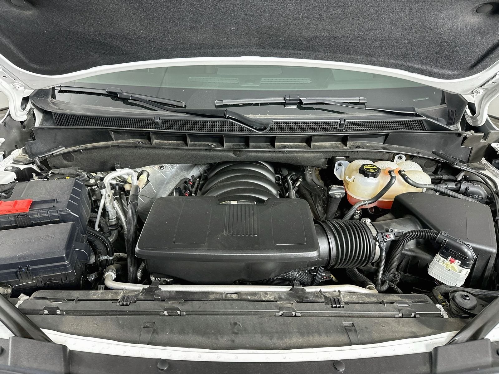 Used 2025 White GMC Denali Ultimate image 35