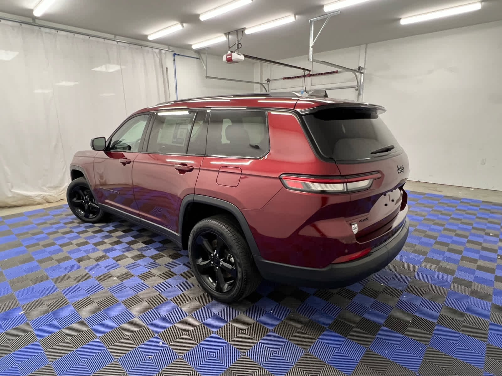 Used 2023 Velvet Red Pearlcoat Jeep Limited image 13