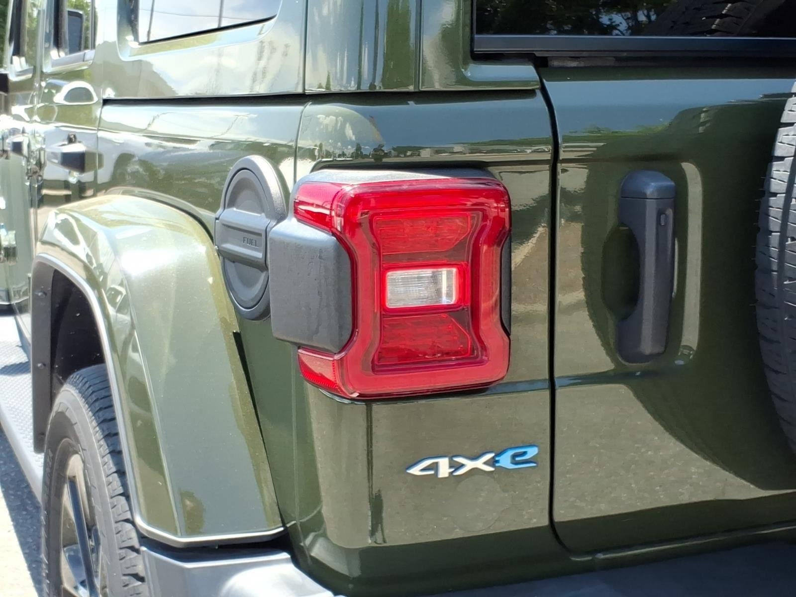 Used 2023 Sarge Green Clearcoat Jeep Sahara image 19