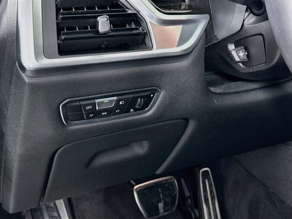Used 2023 Skyscraper Grey Metallic BMW xDrive40i image 10