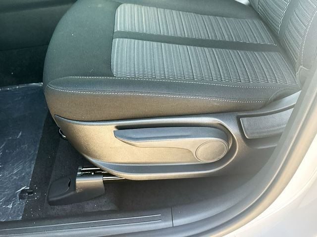 Used 2026 Glacial White Pearl Kia LX image 18