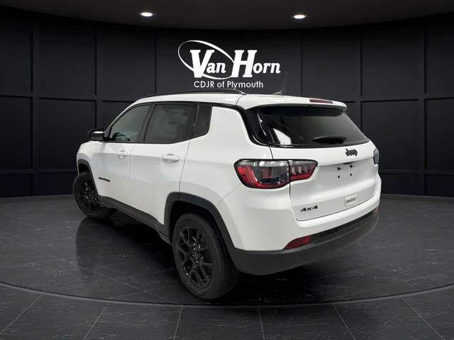 New 2026 Bright White Clearcoat Jeep Latitude image 5