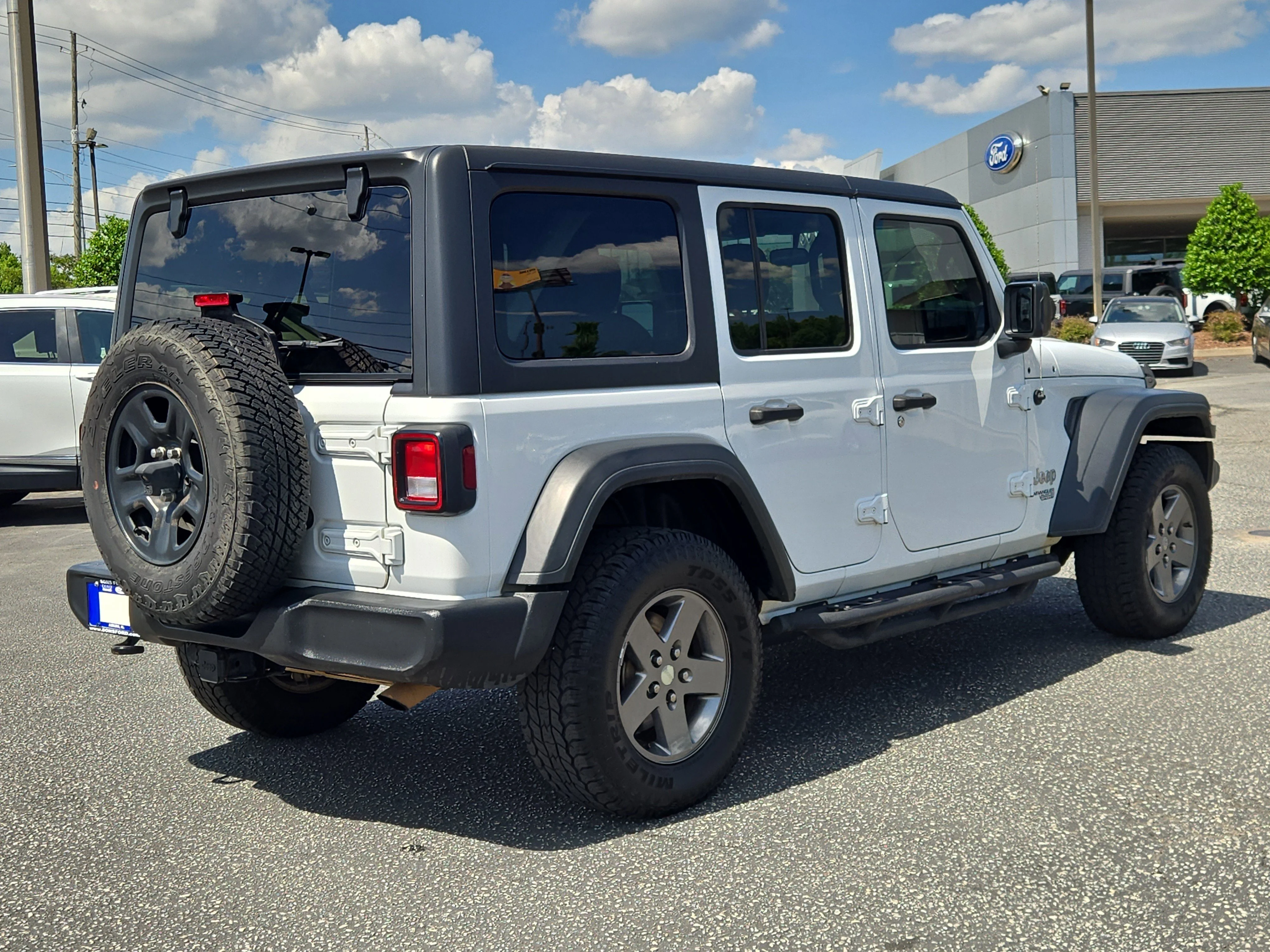 Used 2018 White Jeep Sport image 7
