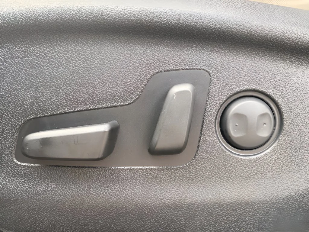 Used 2017 White Kia LX image 11