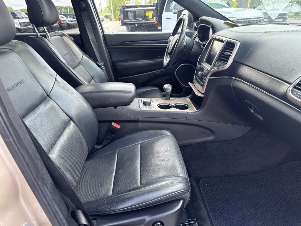 Used 2014 Beige Jeep Summit image 33