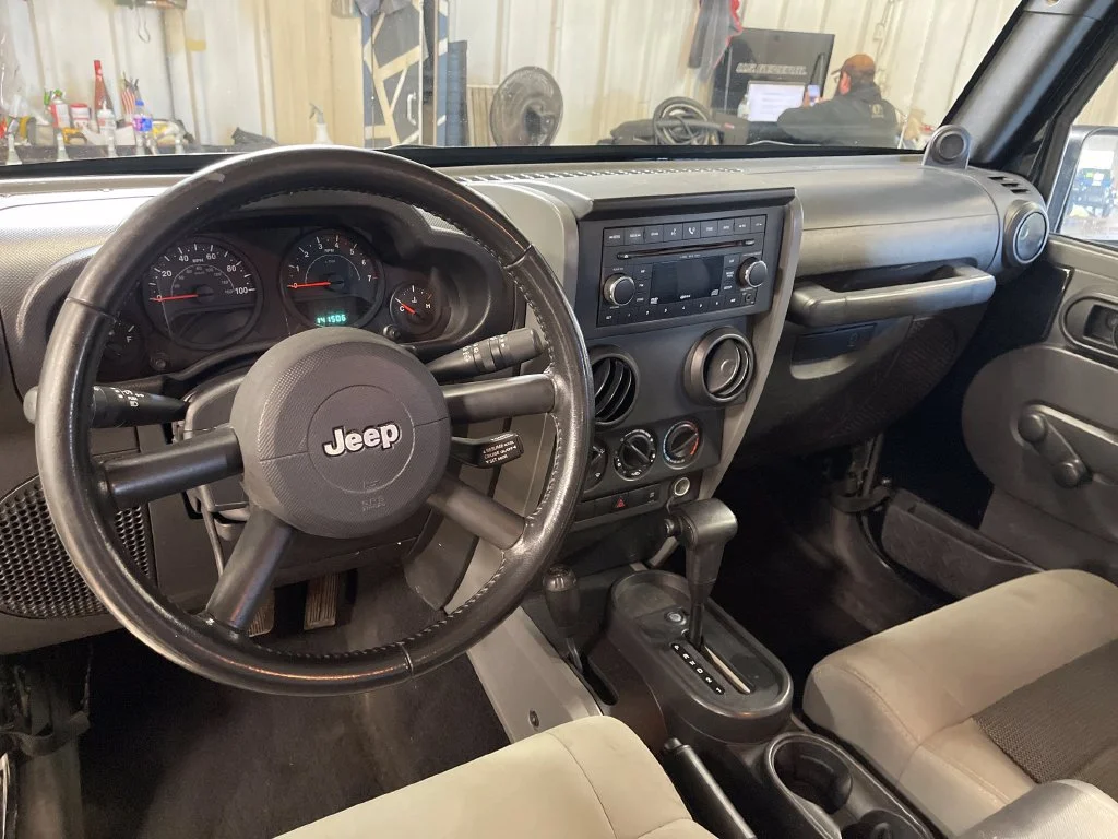 Used 2008 Black Jeep X image 18