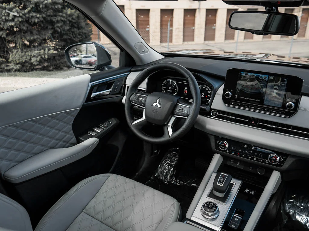 2025 Mitsubishi Outlander Plug-in Hybrid Platinum Edition - Photo 14