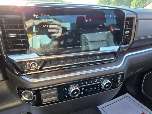 Used 2025 Onyx Black GMC SLT image 27