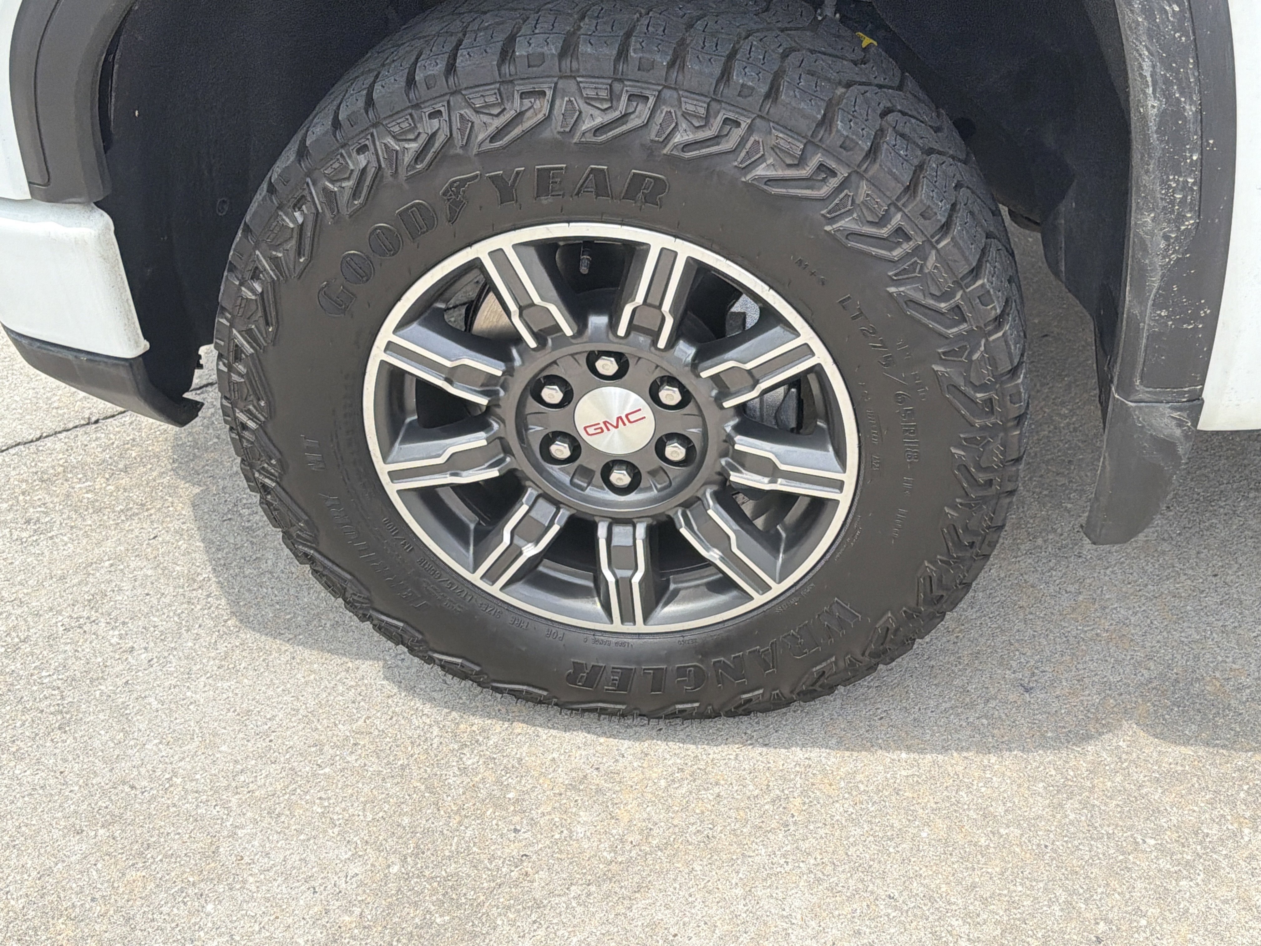 Used 2025 Summit White GMC AT4 image 12