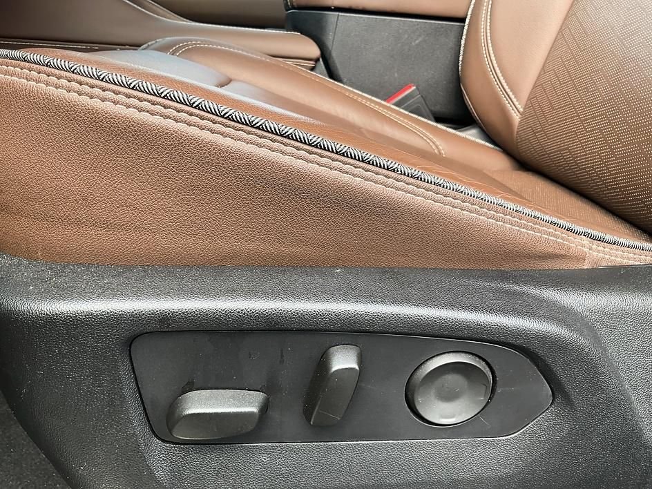 Used 2023 Beige Chevrolet High Country image 19