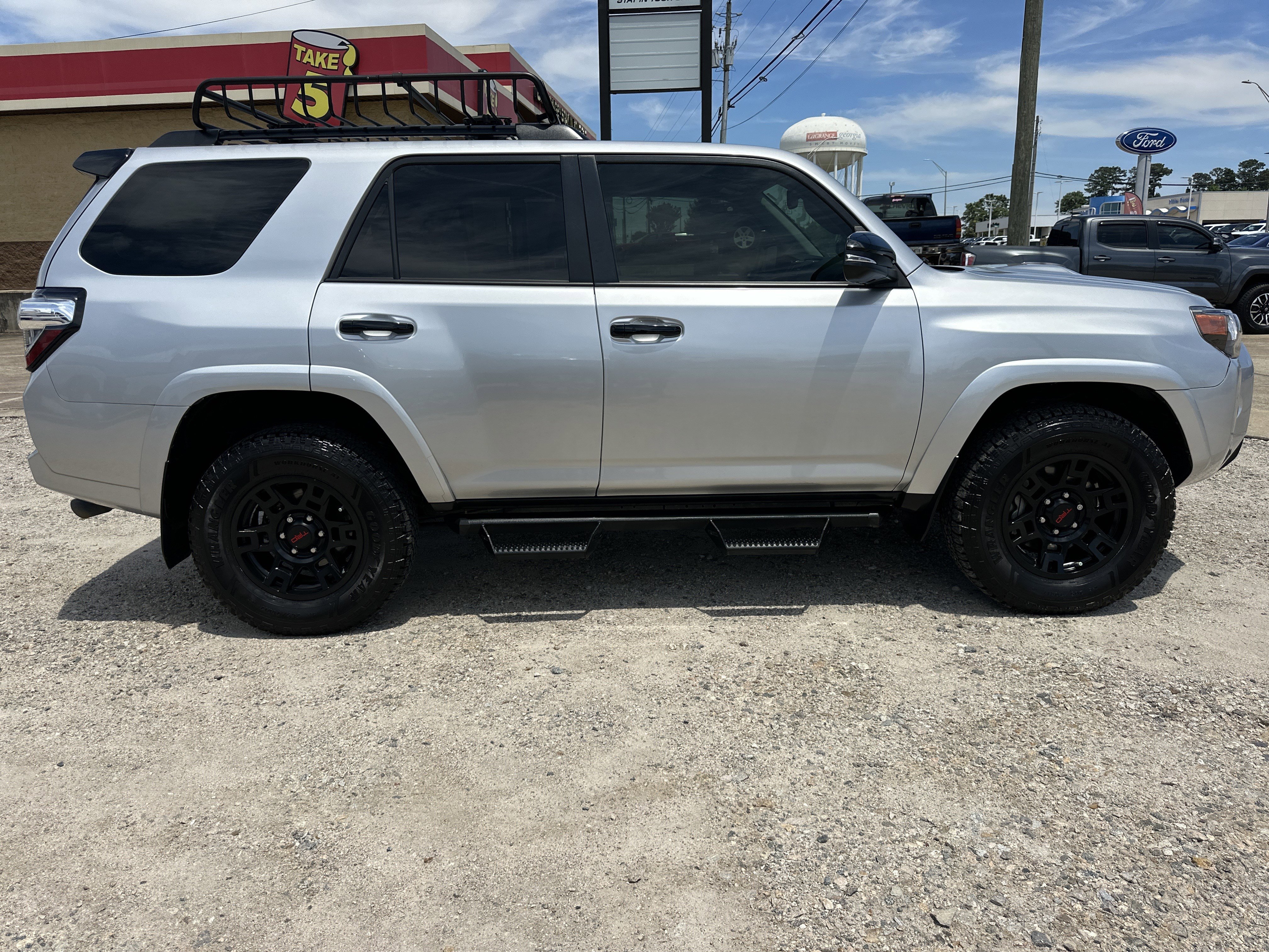 Used 2021 Classic Silver Metallic Toyota Venture image 4