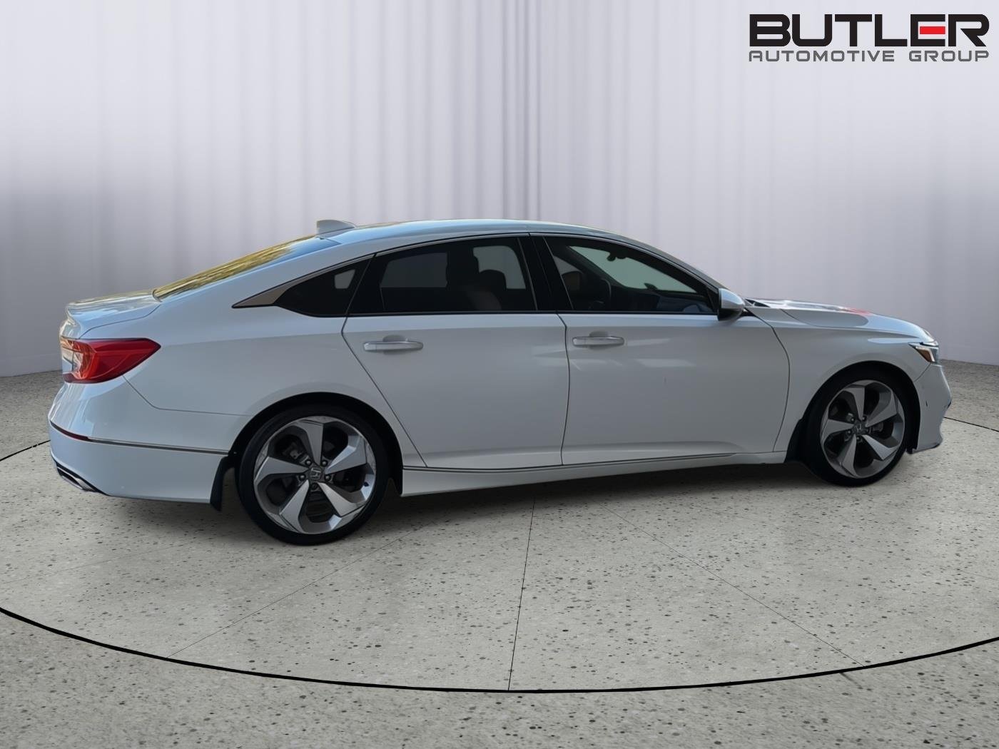 Used 2018 Platinum White Pearl Honda Touring image 7