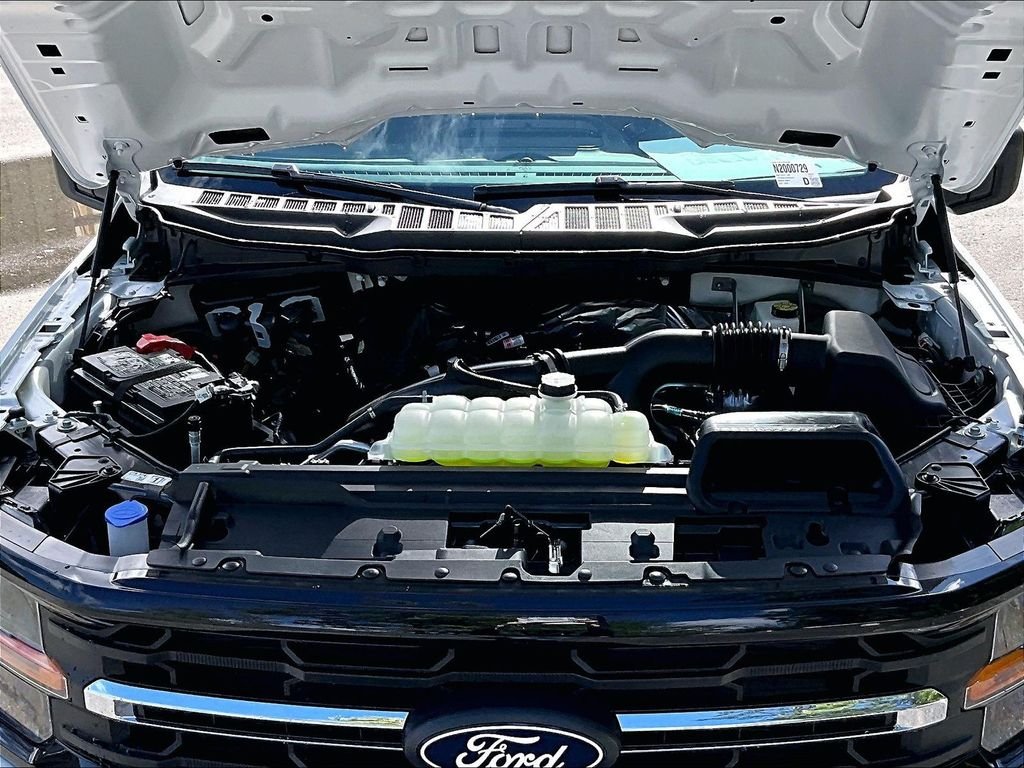 New 2026 Oxford White Ford XLT image 12
