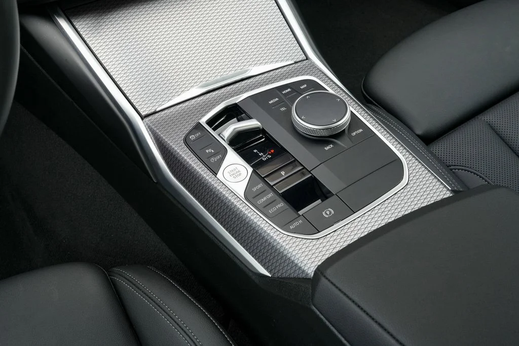 2024 BMW 3 Series 330i - Photo 33