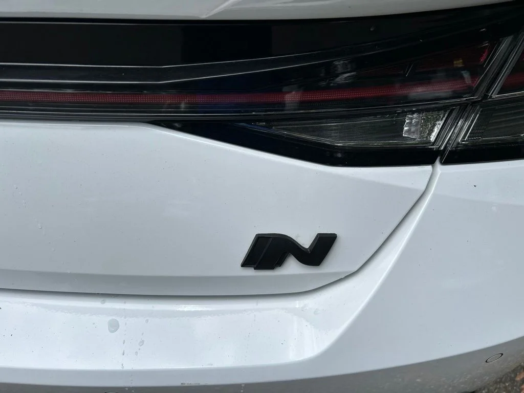 Used 2022 White Hyundai Base image 10