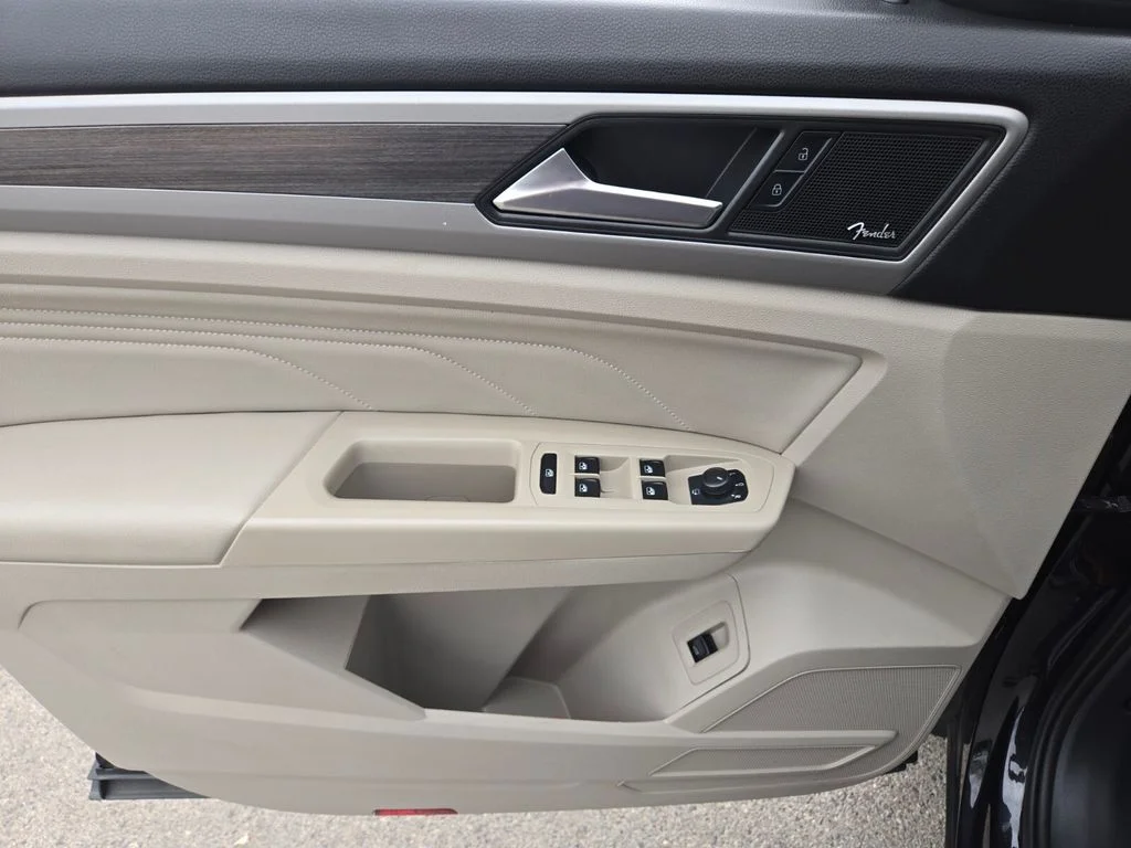 Used 2021 Black Volkswagen SEL Premium image 19